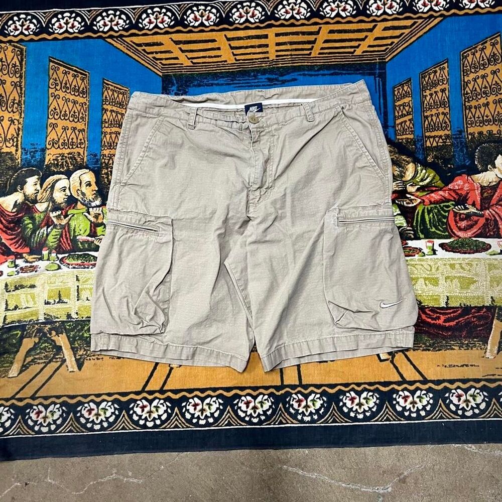 Nike Tan khaki cargo shorts Size 36 Baggy fit embroidered Nike swoosh y2k skater